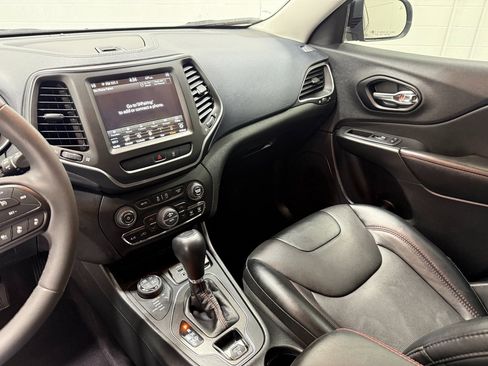 Used 2022 Jeep Cherokee Trailhawk w/ Sound & Nav Group image 12