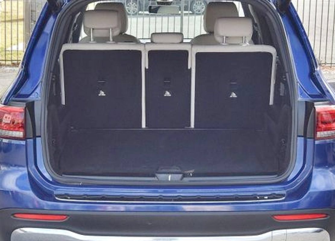 Used 2021 Mercedes-Benz GLB 250 4MATIC w/ Premium Package image 9