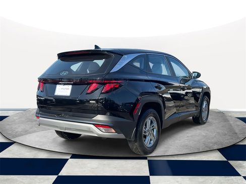 Certified 2025 Hyundai Tucson SE image 5