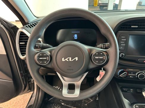 Used 2025 Kia Soul LX w/ LX Technology Package FWD image 27