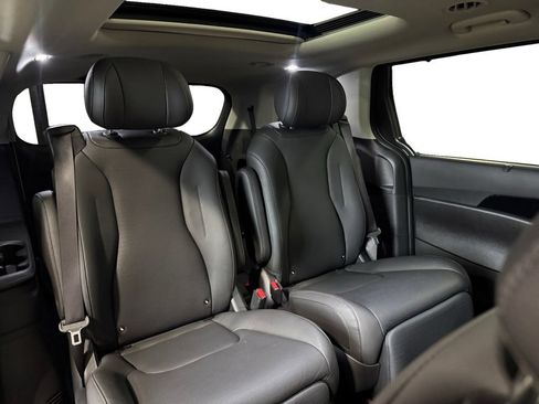 Used 2025 Kia Carnival SX Prestige FWD image 14