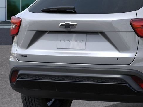 New 2026 Chevrolet Trax LT w/ Driver Confidence Package FWD image 27