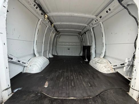 Used 2015 Chevrolet Express 2500 RWD image 15