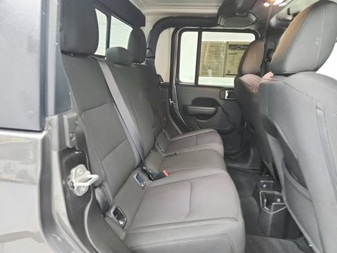 Used 2023 Jeep Gladiator Sport AWD/4WD image 34