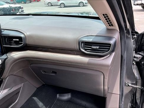 Used 2020 Ford Explorer Platinum w/ Premium Technology Package AWD/4WD image 16