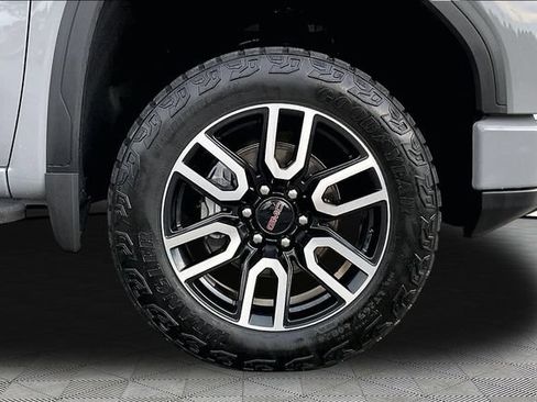 Used 2024 GMC Sierra 1500 AT4 w/ Technology Package AWD/4WD image 22