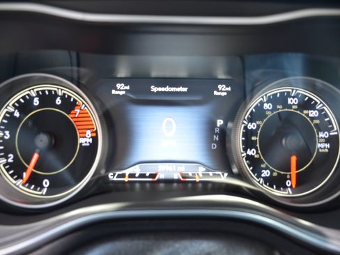 Used 2019 Jeep Cherokee Trailhawk w/ Cold Weather Group image 10