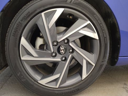 Used 2025 Hyundai Elantra SEL FWD image 31