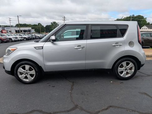 Used 2018 Kia Soul FWD image 4