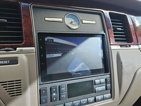 Used 2003 Lincoln Town Car Signature image 13