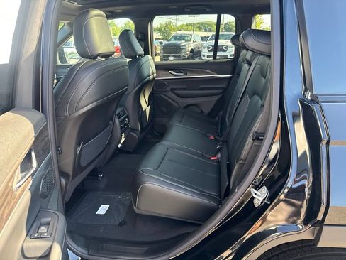 New 2026 Jeep Grand Cherokee Limited w/ Limited Altitude Package AWD/4WD image 23