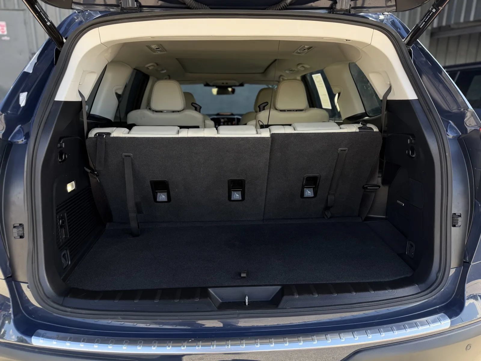 Used 2025 Subaru Ascent Limited w/ Popular Package #2 AWD/4WD image 18