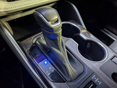 Used 2023 Toyota Highlander Platinum image 12