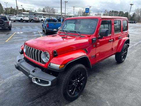Used 2025 Jeep Wrangler Sahara w/ Safety Group image 11