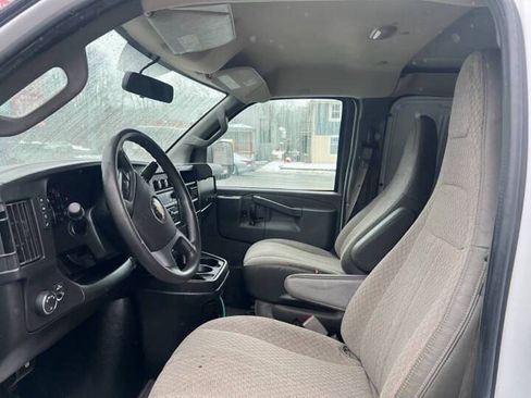Used 2017 Chevrolet Express 3500 Extended RWD image 11