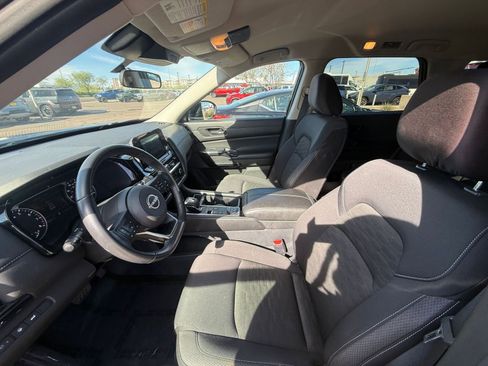 Used 2025 Nissan Pathfinder SV image 28