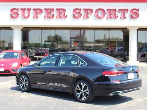 Used 2021 Volkswagen Passat 2.0T SE FWD image 5