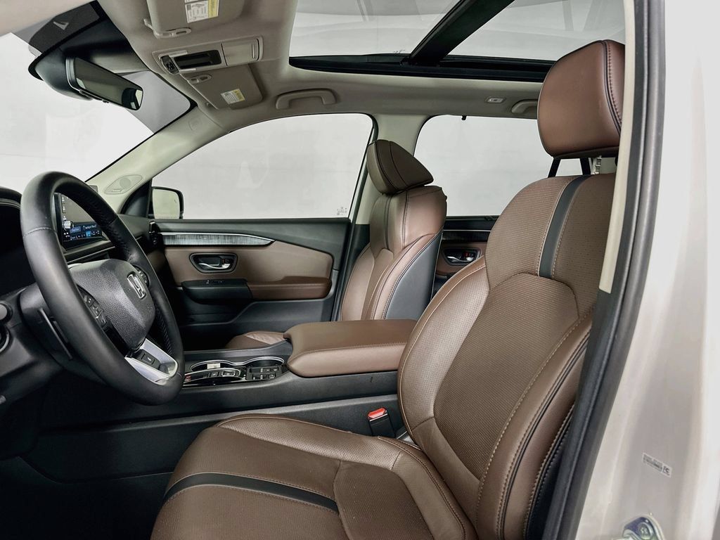 Certified 2025 Honda Pilot Elite image 8