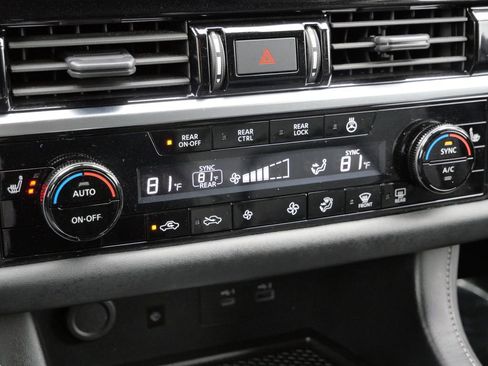 Used 2023 Nissan Pathfinder SL image 22