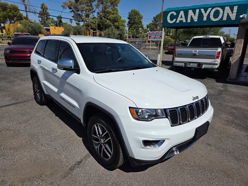 Used 2017 Jeep Grand Cherokee Limited w/ Trailer Tow Group IV AWD/4WD image 3