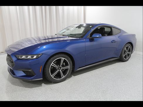 Used 2024 Ford Mustang Coupe RWD image 3