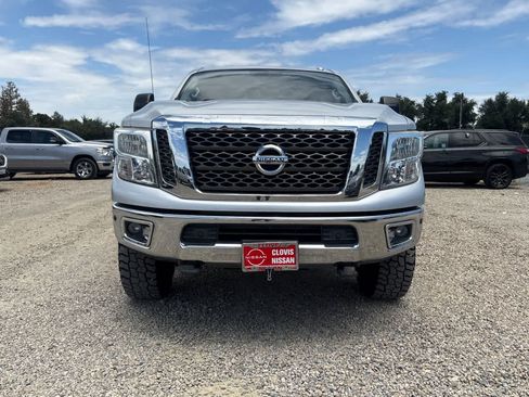Used 2017 Nissan Titan SV AWD/4WD image 11