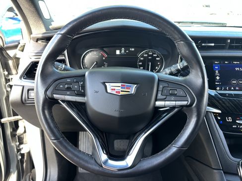 Used 2025 Cadillac XT6 Premium Luxury image 25
