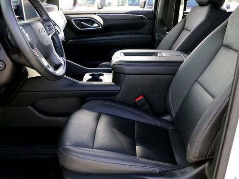 Used 2024 Chevrolet Tahoe Z71 w/ Luxury Package AWD/4WD image 10