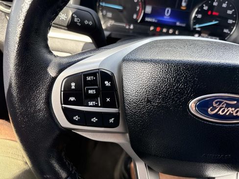 Used 2022 Ford Explorer XLT w/ Equipment Group 202A AWD/4WD image 30