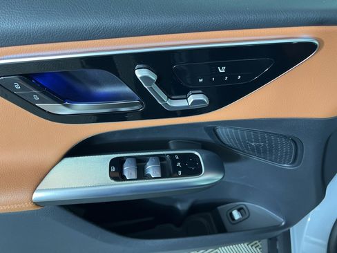 Certified 2025 Mercedes-Benz GLC 300 4MATIC image 5