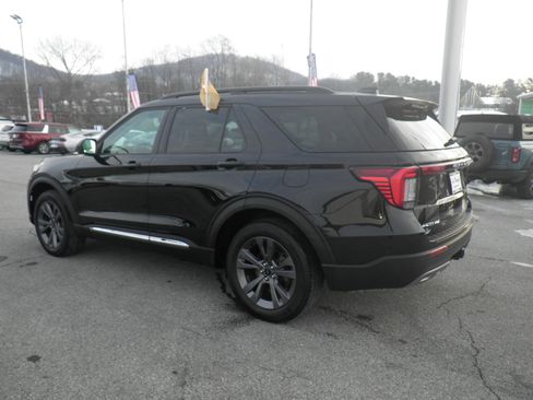 Certified 2025 Ford Explorer Active w/ Active Comfort Package image 4