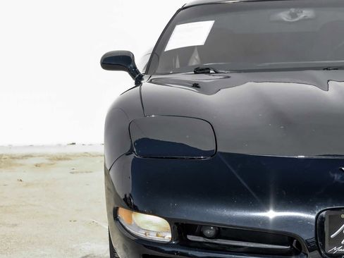 Used 2004 Chevrolet Corvette Coupe w/ Roof Package image 34