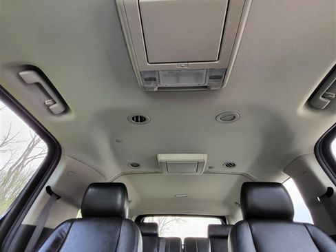 Used 2011 Cadillac Escalade ESV Luxury image 23