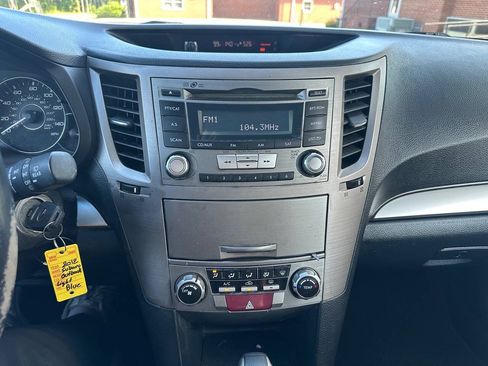 Used 2012 Subaru Outback 2.5i Premium AWD/4WD image 16