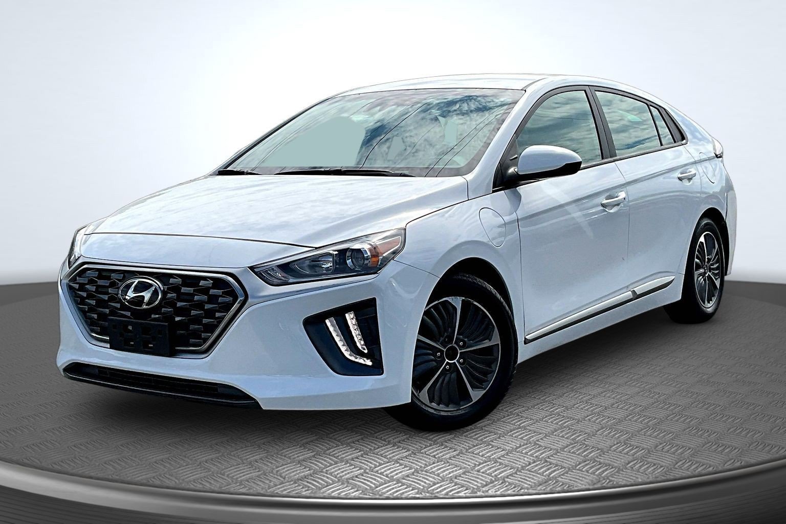 Used 2021 Hyundai Ioniq SE FWD image 1