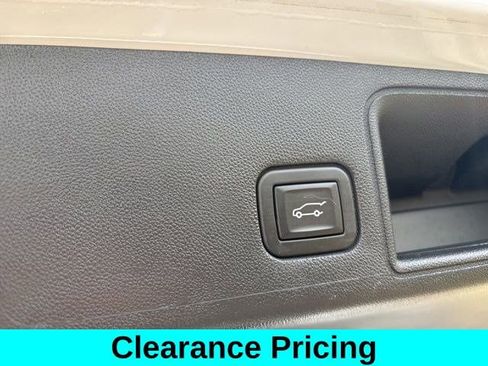 Used 2023 GMC Terrain SLE w/ Driver Convenience Package image 35