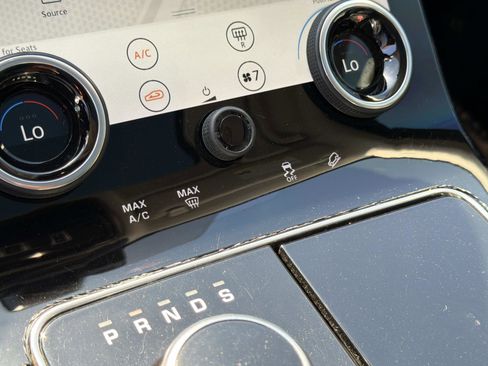 Used 2019 Land Rover Range Rover Velar S image 25