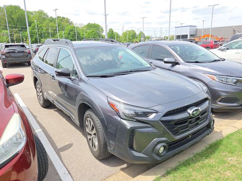 Used 2024 Subaru Outback Premium image 2