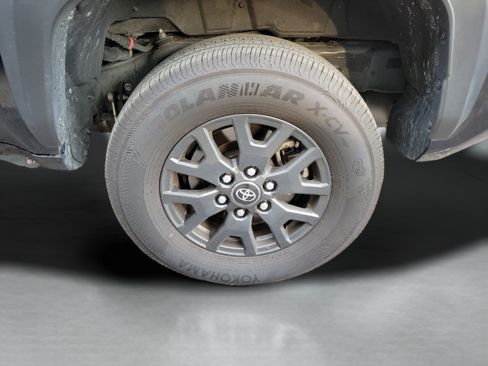 Used 2025 Toyota 4Runner SR5 AWD/4WD image 23