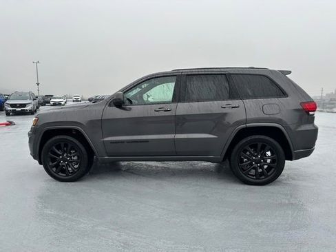 Used 2020 Jeep Grand Cherokee Altitude image 6