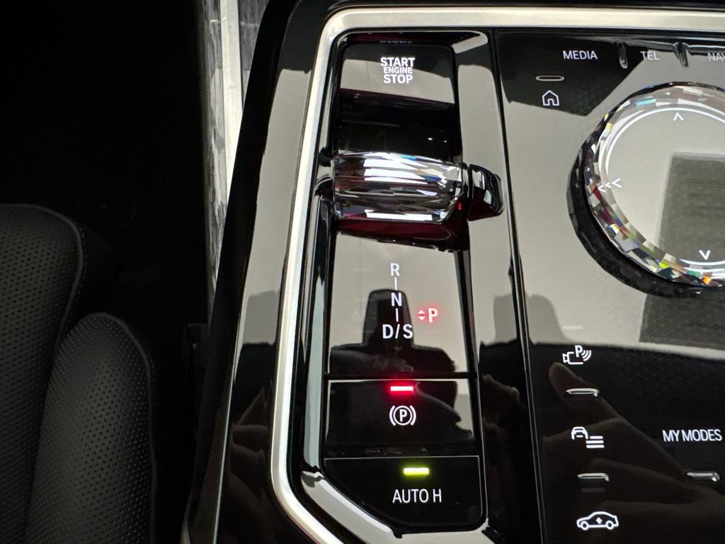 Certified 2025 BMW 750e xDrive AWD/4WD image 15