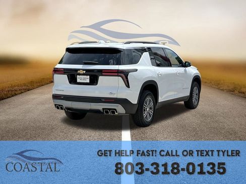 Used 2025 Chevrolet Traverse LT FWD image 14