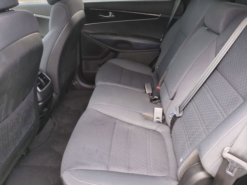 Used 2017 Kia Sorento FWD image 19