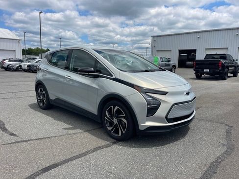 Used 2023 Chevrolet Bolt LT w/ Infotainment Package FWD image 7