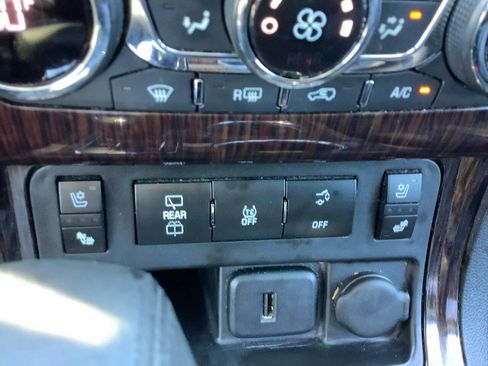 Used 2015 Chevrolet Traverse LTZ AWD/4WD image 50