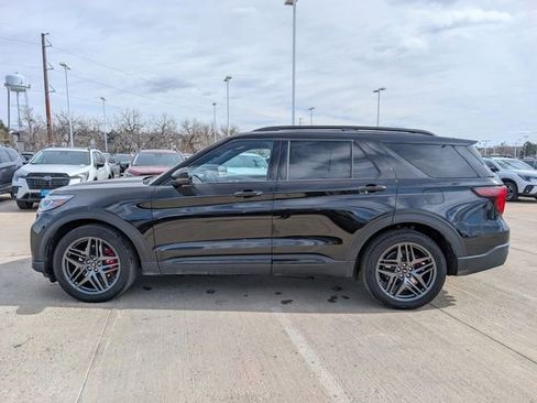 Used 2025 Ford Explorer ST image 7