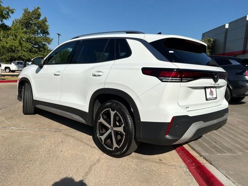 Used 2026 Volkswagen Tiguan SE FWD image 8