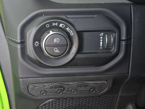 Certified 2025 Jeep Gladiator Mojave w/ Convenience Group AWD/4WD image 18