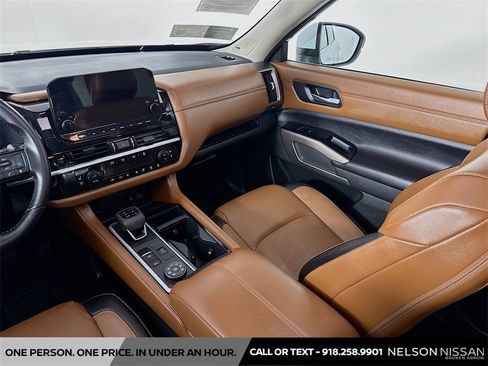 Certified 2025 Nissan Pathfinder Platinum image 25