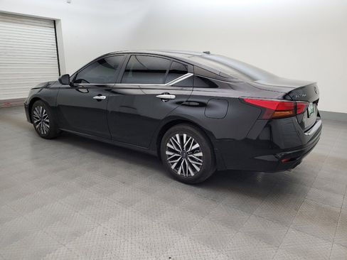 Used 2023 Nissan Altima 2.5 SV w/ SV Premium Package FWD image 3